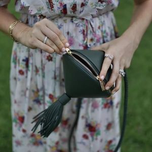 NWT Neely and Chloe navy spinner bag